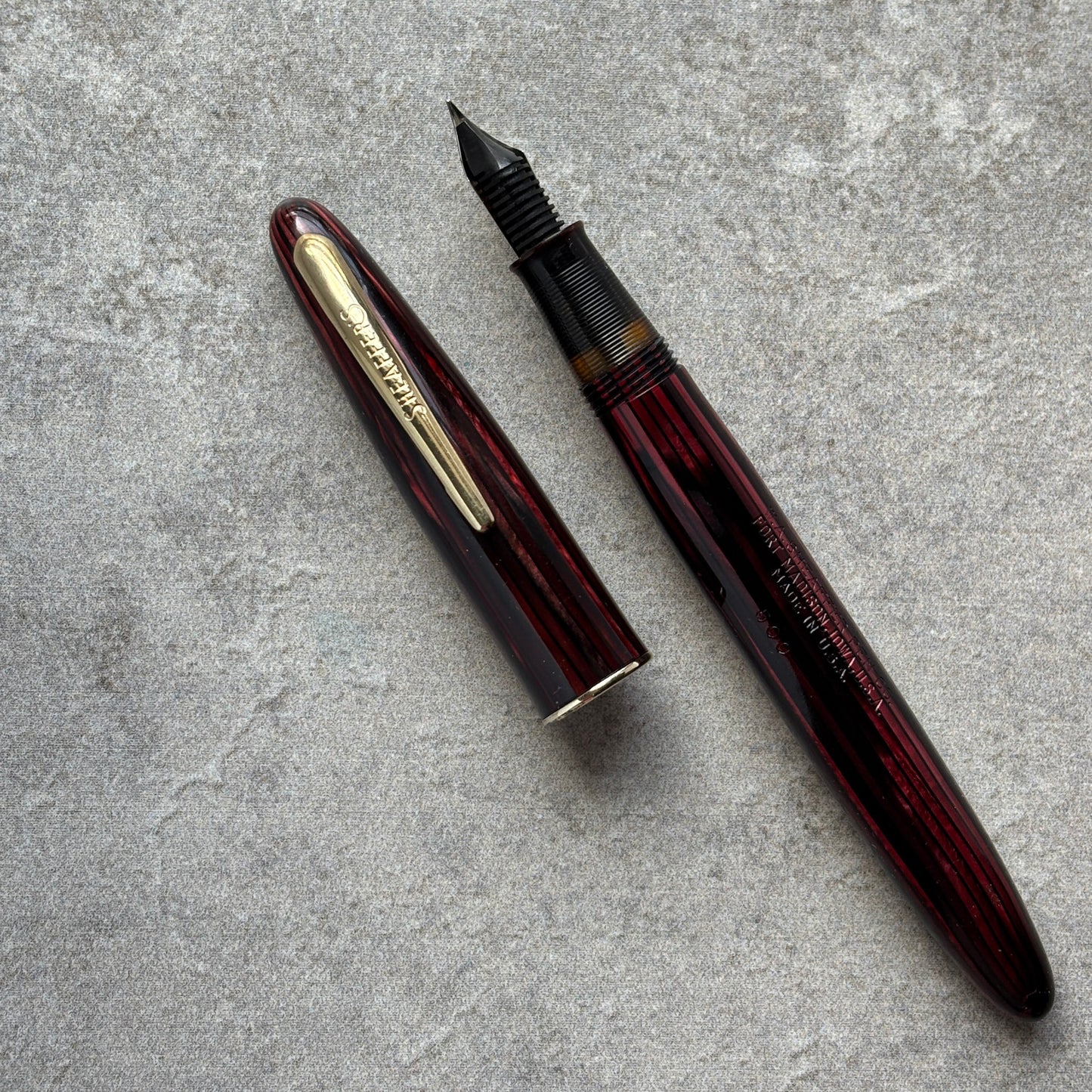 Sheaffer Admiral Lever fil; Carmine Red