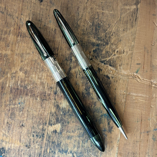 Sheaffer Triumph Vacuum-fil, Marine Green, Pen/Pencil SetLength: 5 1/8 Filling System: Vacuum-Fil; restored with new seals Color/Pattern: Marine green with gold-filled trim Nib Type/Condition and remarks: Medium two-tone 14K gold trim Condition: In excell