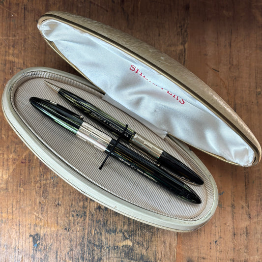 Sheaffer Triumph Vacuum-fil, Marine Green, Pen/Pencil SetLength: 5 1/8 Filling System: Vacuum-Fil; restored with new seals Color/Pattern: Marine green with gold-filled trim Nib Type/Condition and remarks: Medium two-tone 14K gold trim Condition: In excell