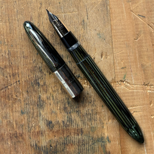 Sheaffer Triumph, Marine Green, Vac-fil, Extra-wide BandName/Type: Sheaffer Triumph Fountain Pen Manufacture Year: 1940s Length: 5 1/8 Filling System: Vacuum-Fil; restored with new seals Color/Pattern: Marine Green with gold-filled trim Nib Type/Condition
