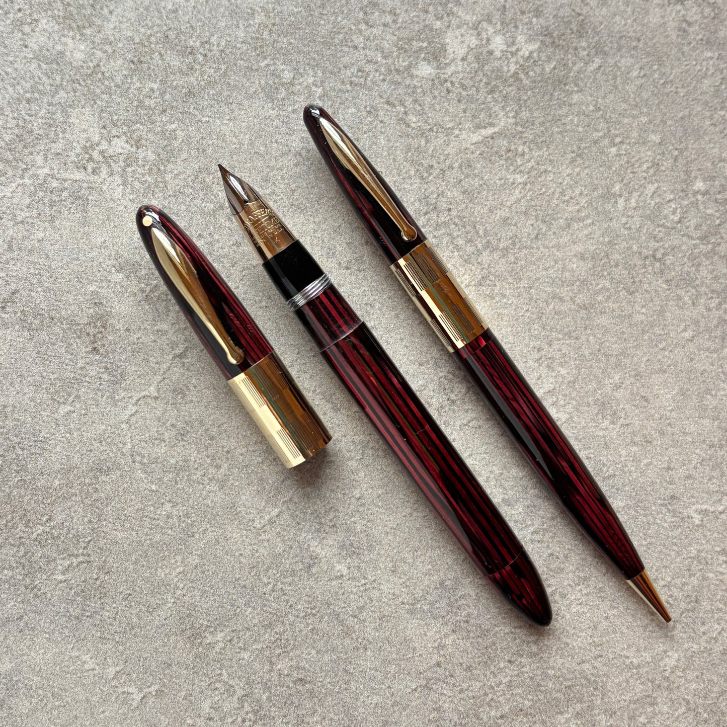Sheaffer Triumph Vac-fil, Extra-wide cap Band, Carmine Red Fountain Pen and Pencil Set