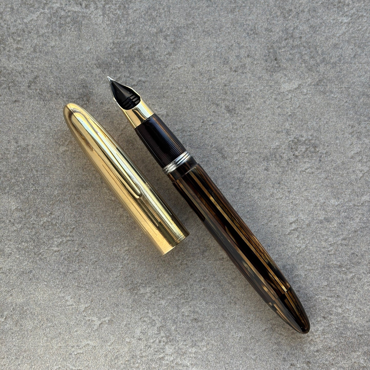 Sheaffer Crest Deluxe - Fountain Pen