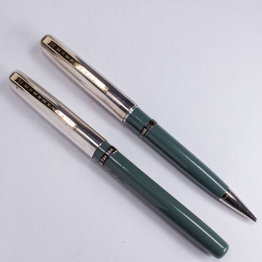 Eversharp Slim Ventura Fountain Pen/Pencil Set, Gray with Sterling Silver Caps Type: Pen/Pencil Set Product Name: Eversharp Slim Ventura Pen/Pencil Set Manufacture Year: 1953 Length: 5 1/8 Filling System: Squeeze Filler Color/Pattern: Gray barrels with St