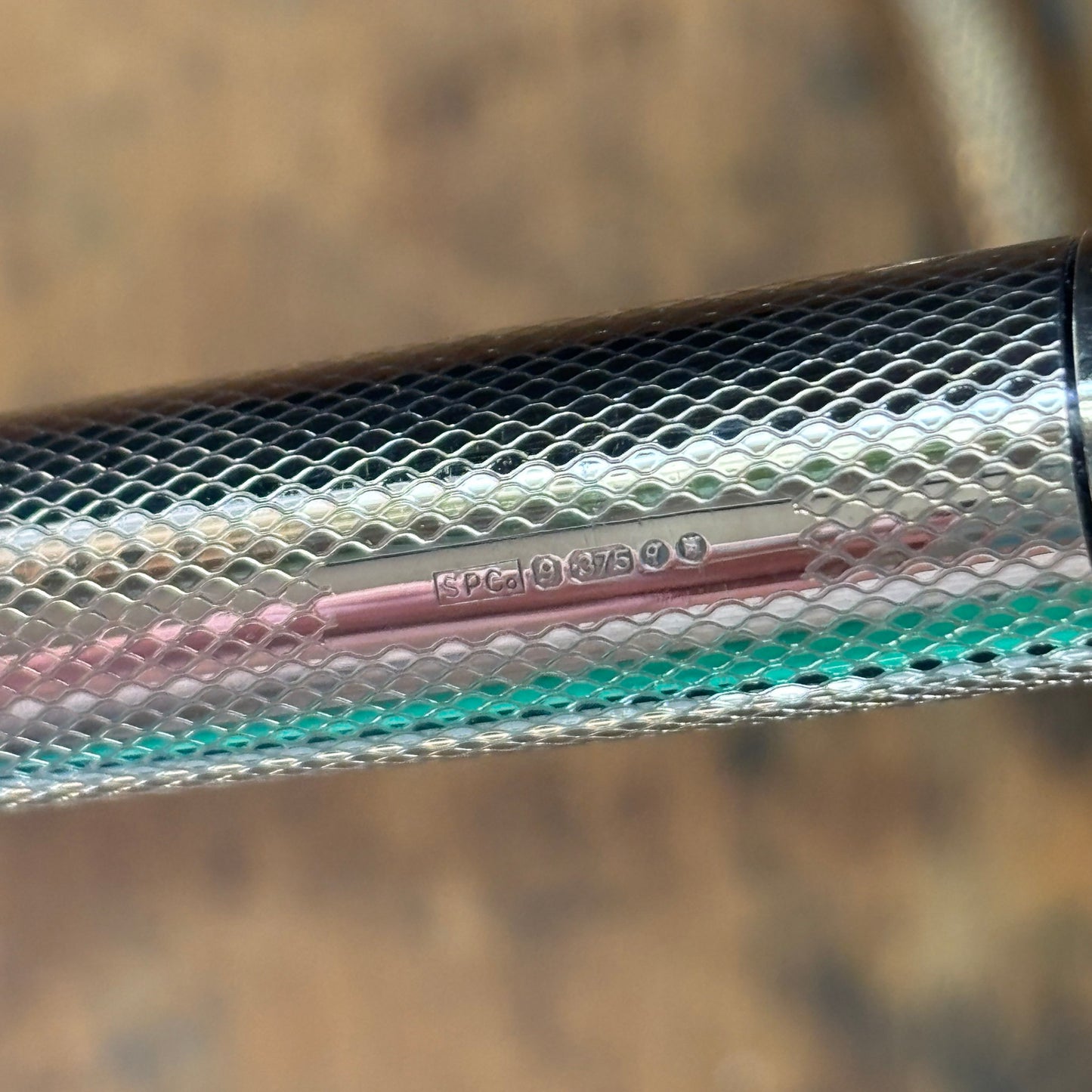 Sheaffer Triumph Vac-Fil Crest Masterpiece Solid 9K, Pen/Pencil SetName/Type: Sheaffer Crest masterpiece Manufacture Year: 1940s Length: 5 1/2 Filling System: Restored Touchdown, with new sacs and o-ring. Color/Pattern: Solid 9K gold made in England, with