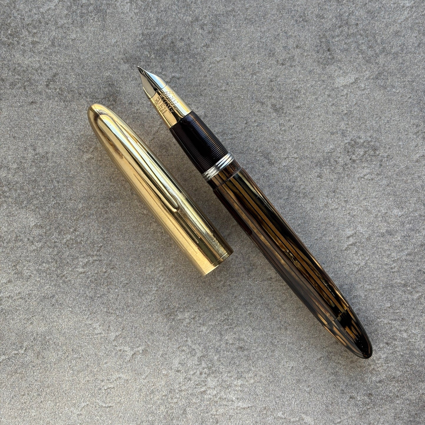 Sheaffer Crest Deluxe - Fountain Pen