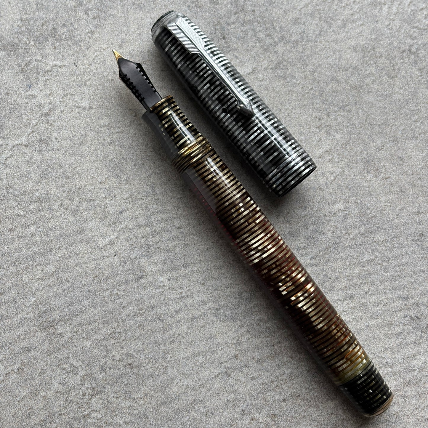 Parker VacuuMatic Standard, Lockdown Filler, Silver Pearl