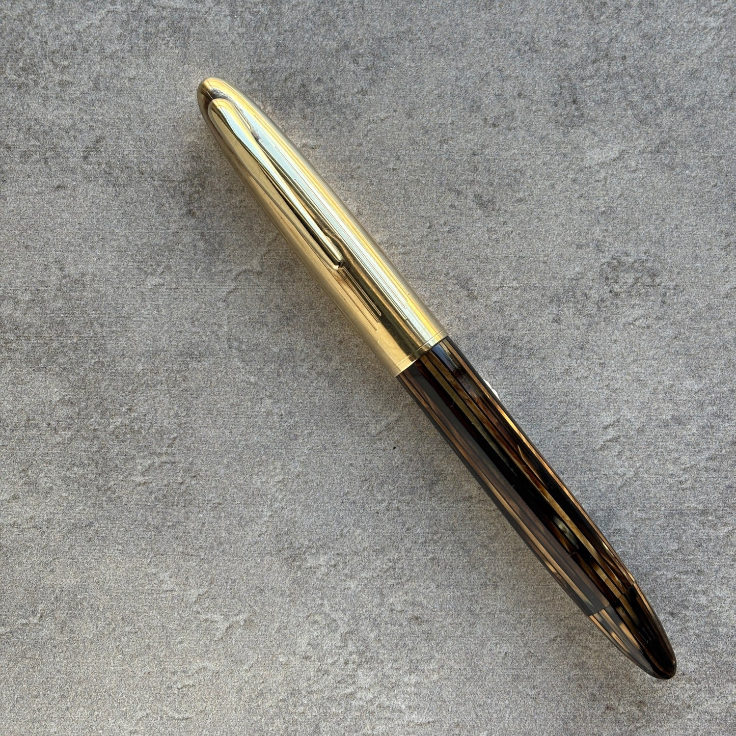 Sheaffer Crest Deluxe - Fountain Pen