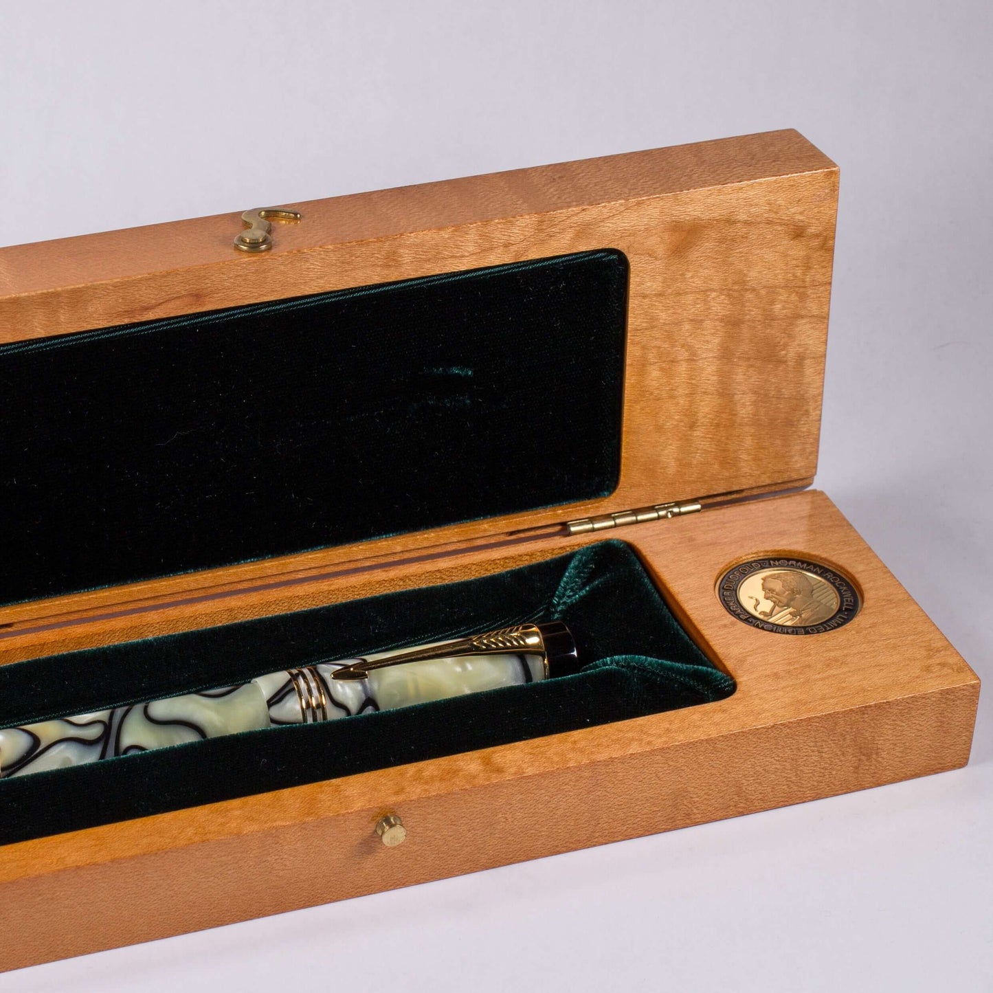 Parker Duofold Norman Rockwell Limited Edition Black and Pearl Fountain Pen, 18K Medium nib. Parker Duofold Ozark Pen Shop