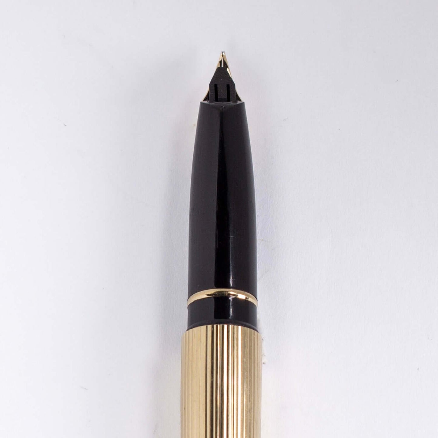 Sheaffer Targa, Gold Plated Lined Pattern, Medium 14K nib. Sheaffer Targa Ozark Pen Shop