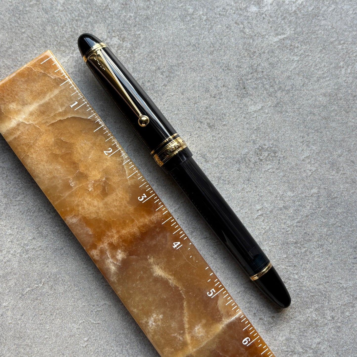 Pilot Custom 823, Translucent Smoke with Gold Trim