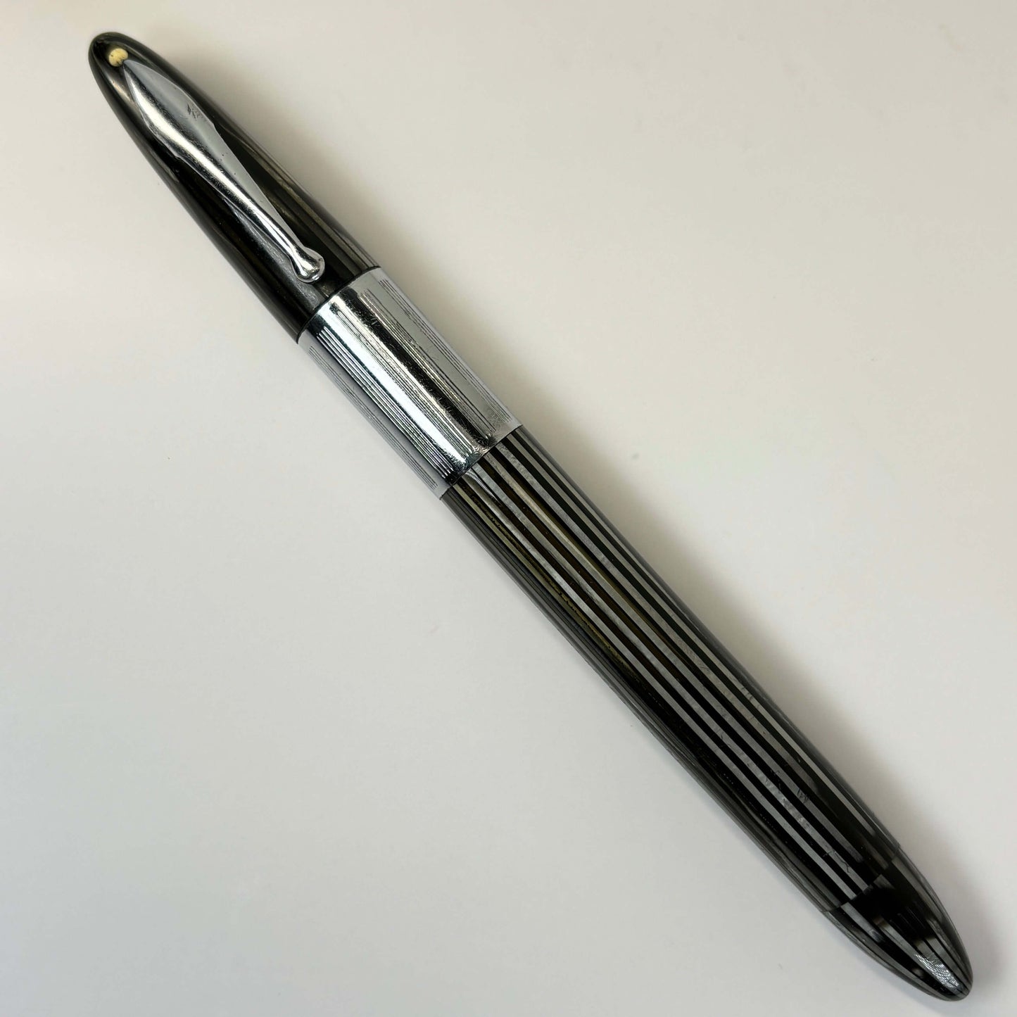 1940s Sheaffer Triumph Vac-fil, Extra-wide cap Band, Pearl Grey with Chrome trim. Medium Two-tone Nib  Ozark Pen Shop