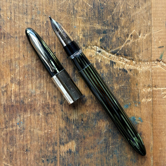 Sheaffer Triumph Vacuum-fil, Green, Extra-wide cap BandLength: 5 1/8 Filling System: Vacuum-Fil; restored with new seals Color/Pattern: Marine Green with gold-filled trim Nib Type/Condition and remarks: Fine two-tone 14K gold trim. Condition: In excellent