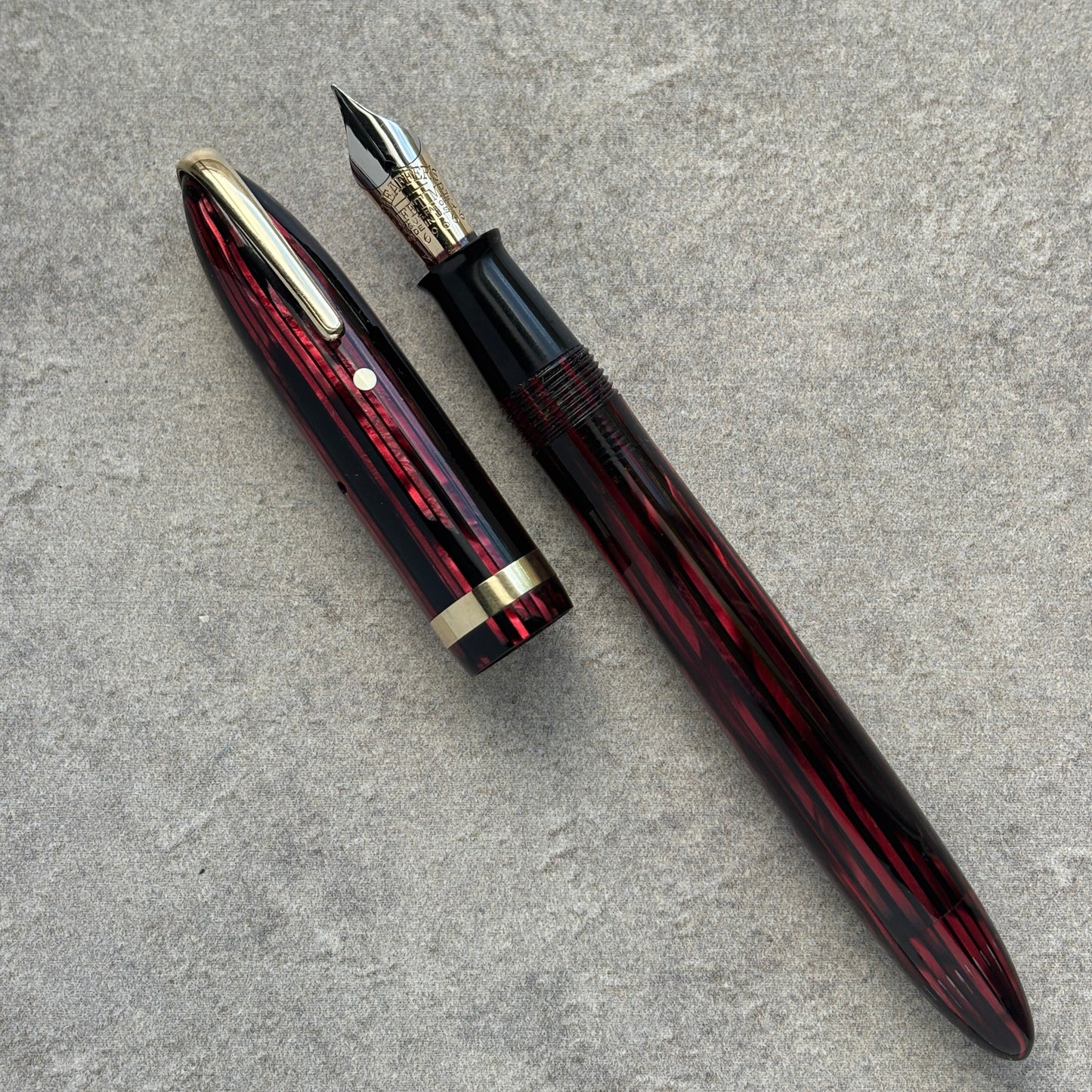 Military Clip Sheaffer Balance 1000, Carmine Red with Gold-filled Trim
