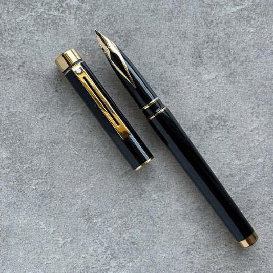 Sheaffer Targa, Black Lacquer Finish, 14K Fine Nib, C/C