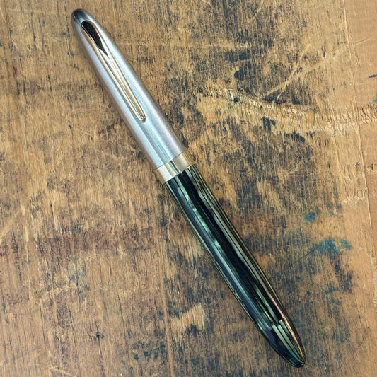 Sheaffer Sentinel Deluxe Restored Fountain PenName/Type: Sheaffer Sentinel Deluxe vac-fil Manufacture Year: 1947 Length: 5 Filling System: Restored Vac-fill with new seals. Color/Pattern: Marine Green with a two-tone cap. Nib Type/Condition and remarks: L