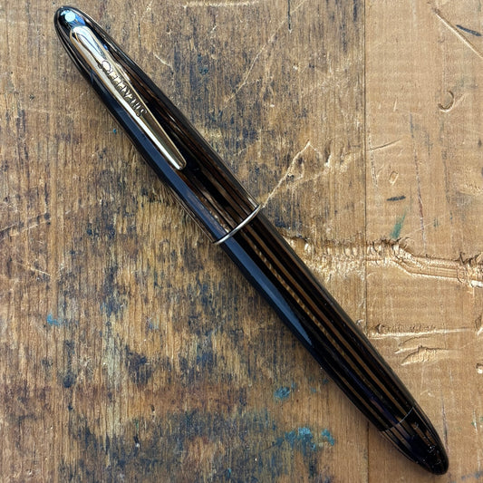 Sheaffer Triumph Sovereign II 1500, Golden Brown, Wire BandName/Type: Sheaffer Triumph Sovereign II 1500 Manufacture Year: 1940s Length: 4 7/8 Filling System: Restored Vac-fil Color/Pattern: Golden Brown with gold-filled trim Nib Type/Condition and Remark