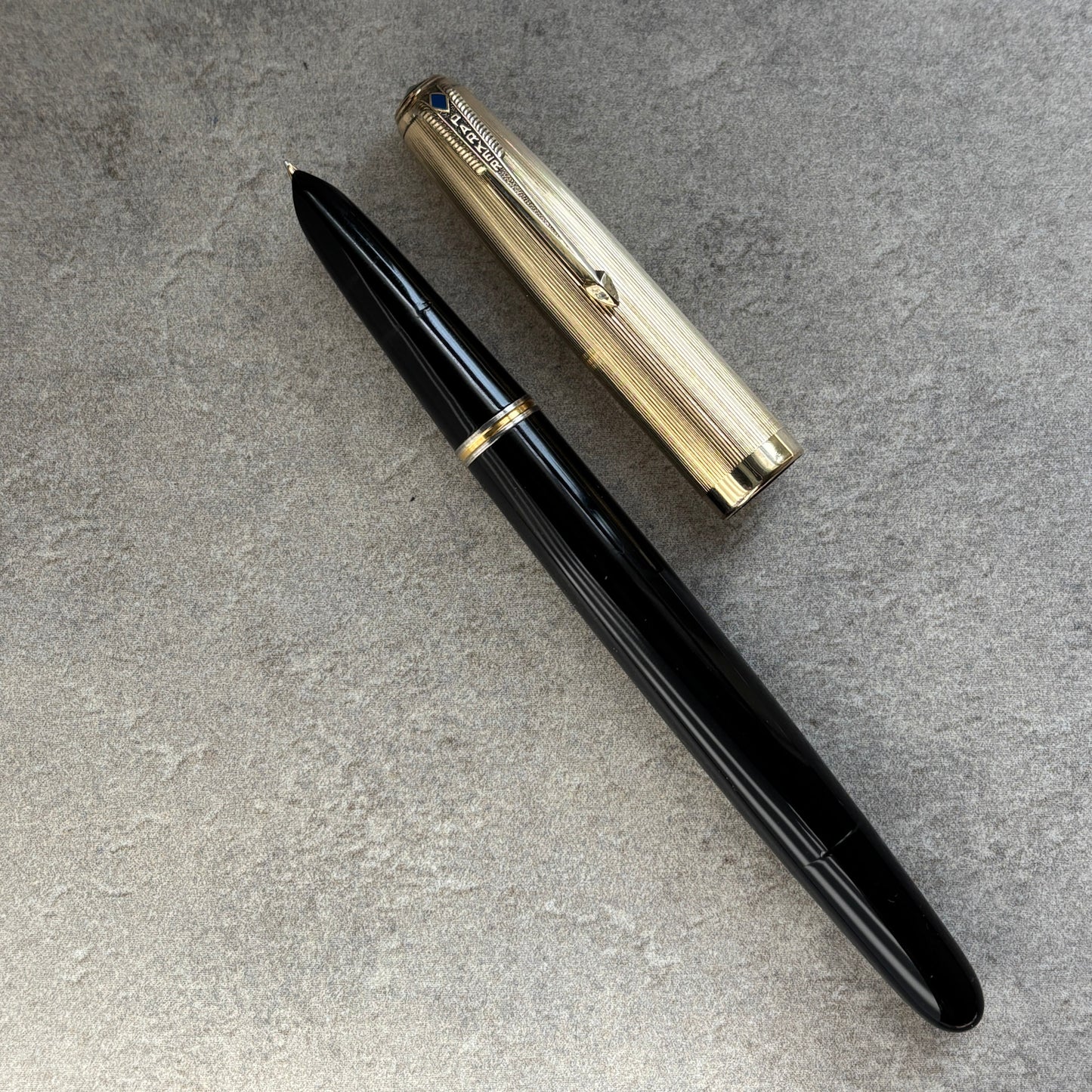 Parker 51 Vacumatic, Black, Medium 14K gold nib