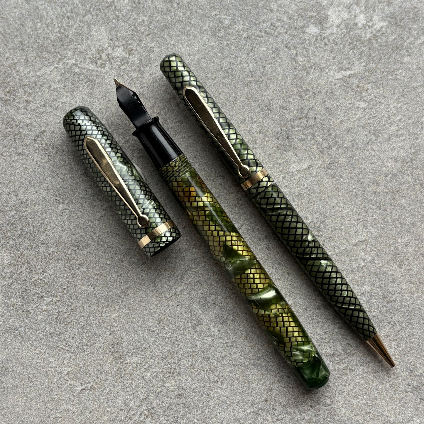 Sheaffer WASP Vacuum-fil, Fountain Pen Set; Green Snakeskin