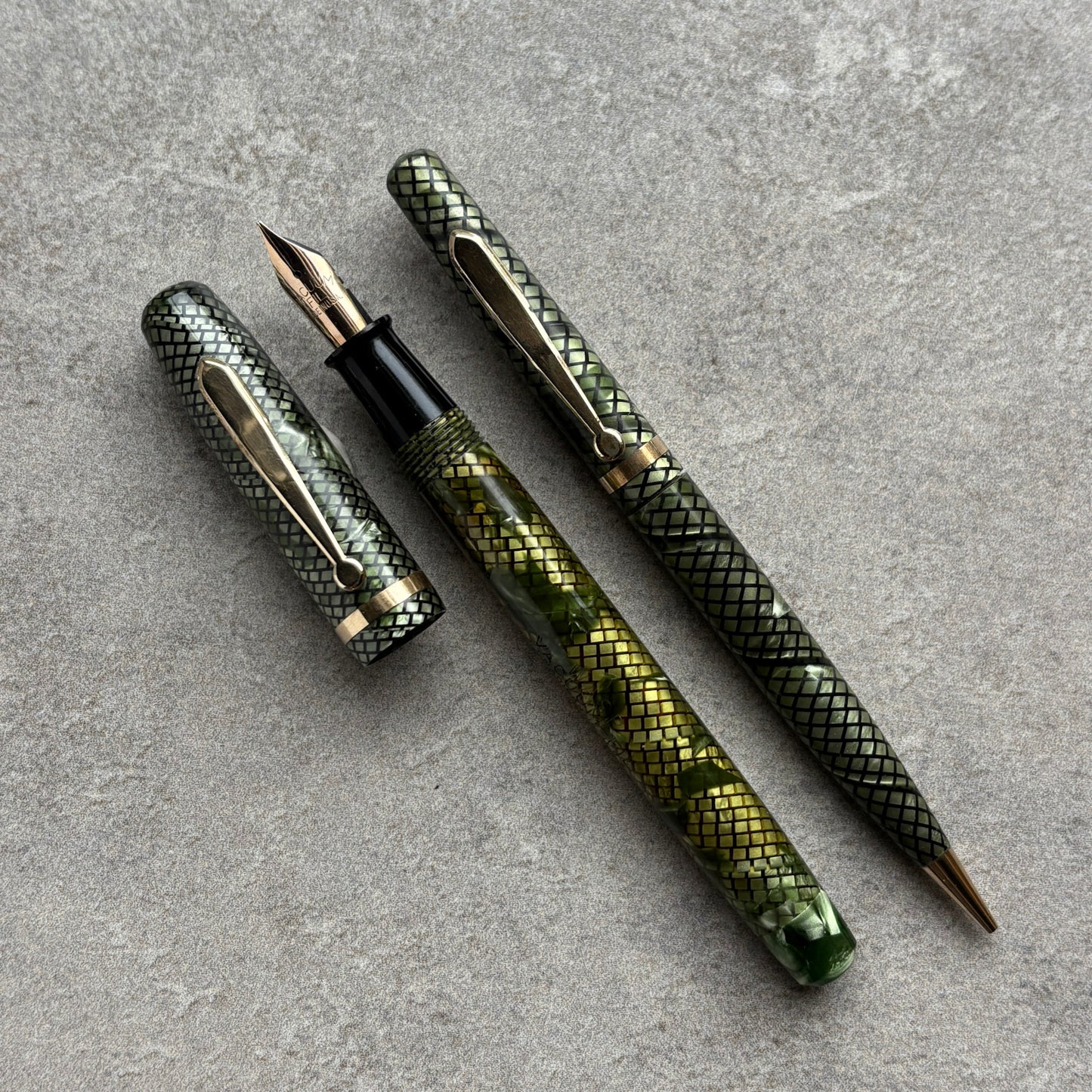 Sheaffer WASP Vacuum-fil, Fountain Pen Set; Green Snakeskin