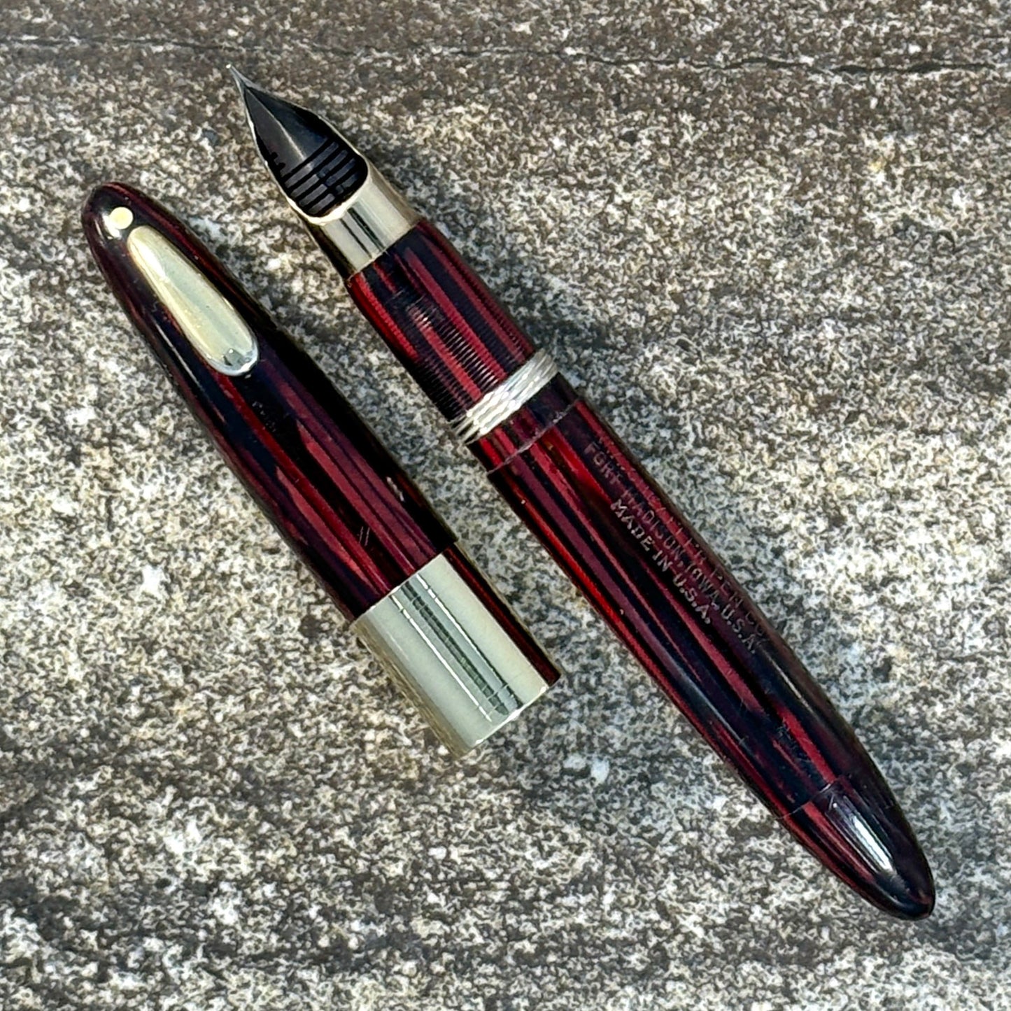 Sheaffer Tuckaway Vintage Vac-Fil, Carmine Red wth Wide Cap Band