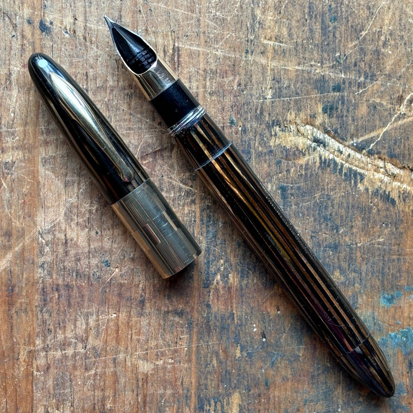 Sheaffer Triumph Vacuum-fil, Extra-wide cap Band with gold filled trim, Golden Brown