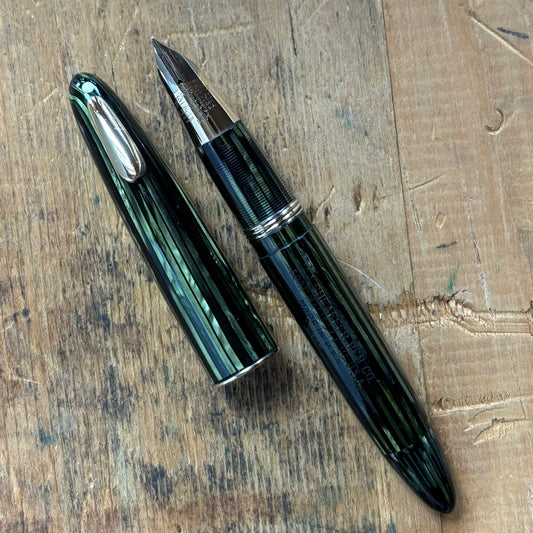 Sheaffer Tuckaway, Marine Green, Restored Vac-FilName/Type: Sheaffer Tuckaway Manufacture Year: 1940s Length: 4 3/8 Filling System: Vac-fil; fully restored Color/Pattern: Marine Green with gold-filled trim Nib Type/Condition and remarks: Large Triumph Lif