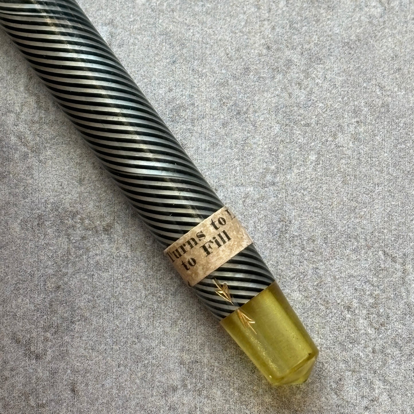 Vacuum Fil (Sheaffer Sub Brand), Twist fill, Black and Gray