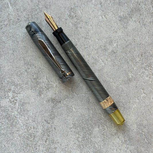 Vacuum Fil (Sheaffer Sub Brand), Twist fill, Black and Gray