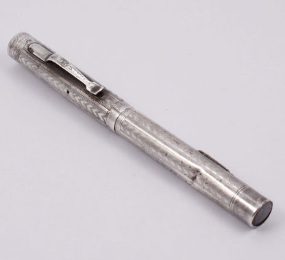 Wahl, Sterling Silver 1920's Fountain Pen with Lever Filler, Number Four 14K Gold Nib, Flexy; Fully Restored Product Name: WAHL All Metal Fountain Pen Manufacture Year: 1920's Length: 4 5/8 Filling System: Lever, restored with new sac Color/Pattern: Sterl
