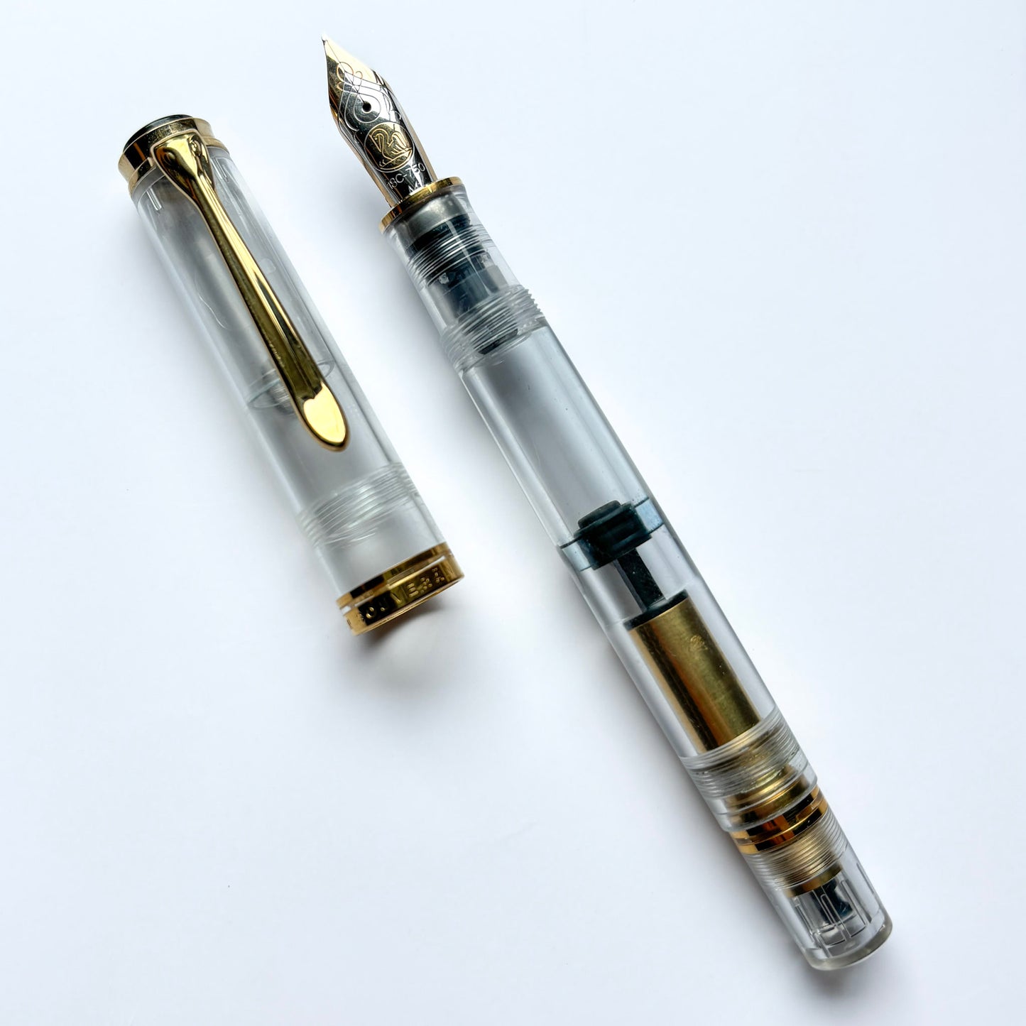 Pelikan M800 Demonstrator, Clear Cap and Barrel, Gold-plated Trim