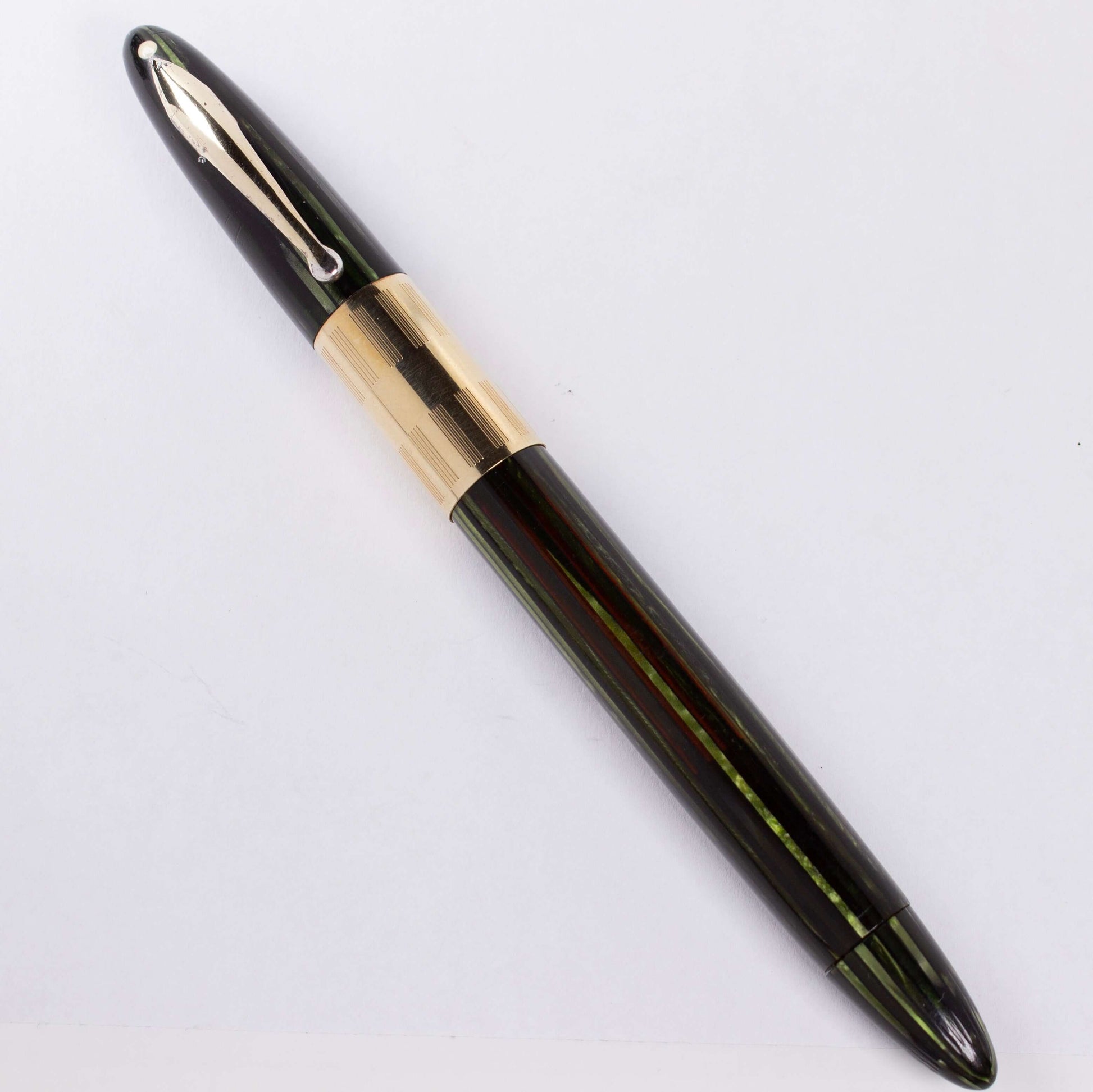 ${titleType: Vintage Vac-Fil Fountain Pen Product name: Sheaffer Triumph Vacuum-Fil Manufacturer and Year: 1940's Length: 5 1/8 inch Filling System: Vacuum-Fil, Plunger, restored with new section and piston Color/Pattern: Marine Green Nib Type/Condition a