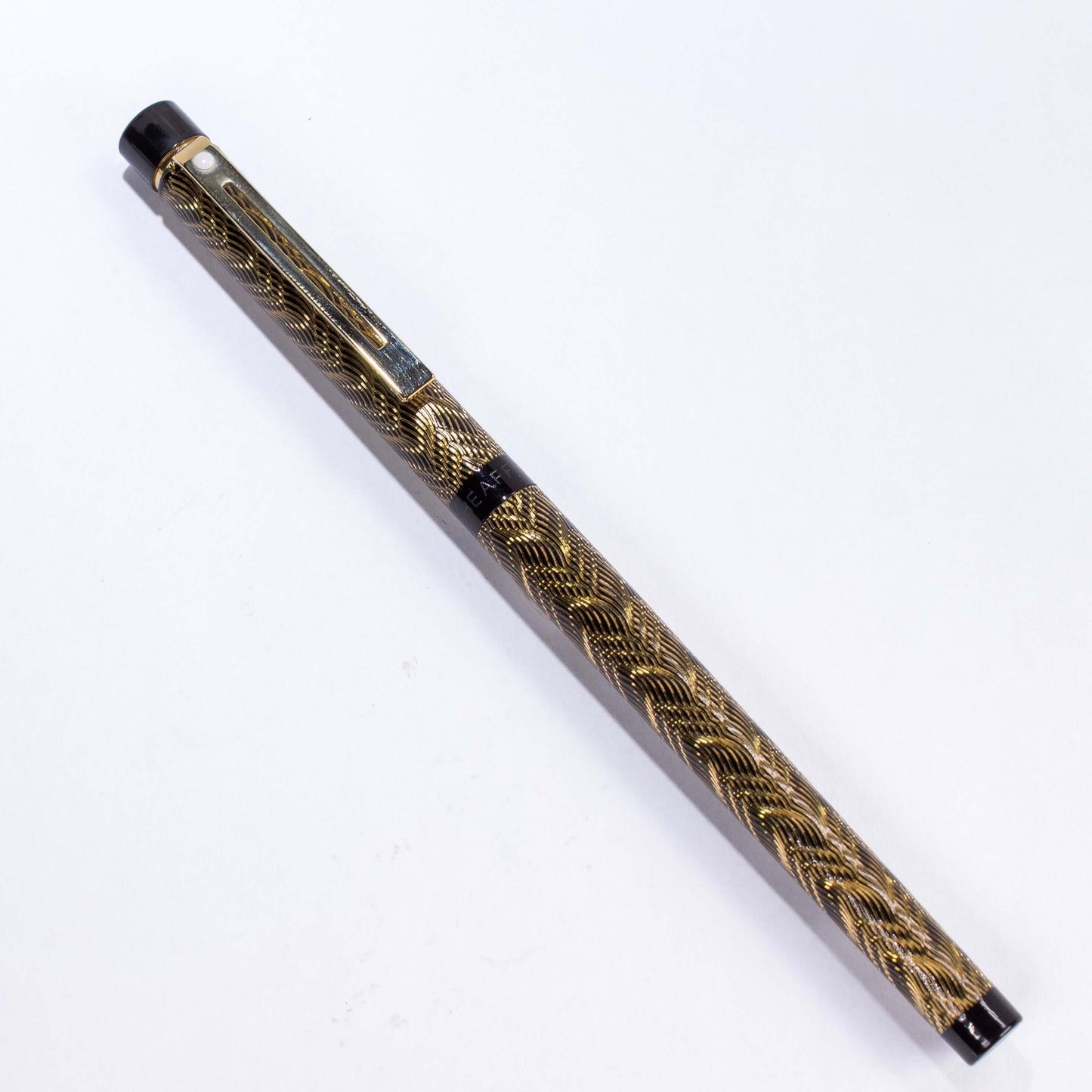 ${titleName/Type: Sheaffer Slim Targa Manufacture Year: 1980s Length: 5 3/8 Filling System: It takes Slim Sheaffer-style cartridges or converters. The original squeeze converter is included. Color/Pattern: Brass and lacquer finish in a feather pattern. Ni