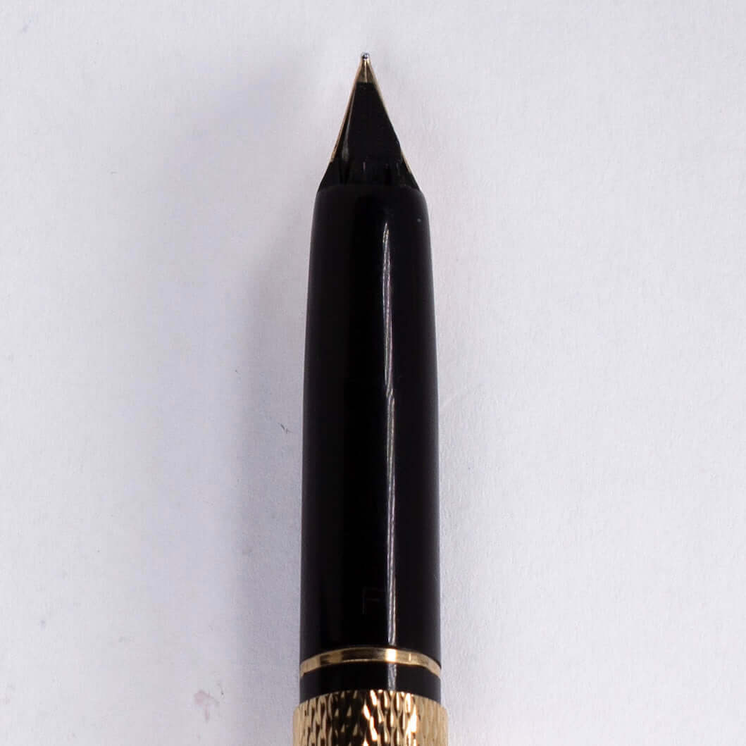 ${titleName/Type: Sheaffer Slim Targa Manufacture Year: 1980s Length: 5 3/8 Filling System: It takes Slim Sheaffer-style cartridges or converters. The original squeeze converter is included. Color/Pattern: 23K electroplate finish in a deep-cut Barley Corn