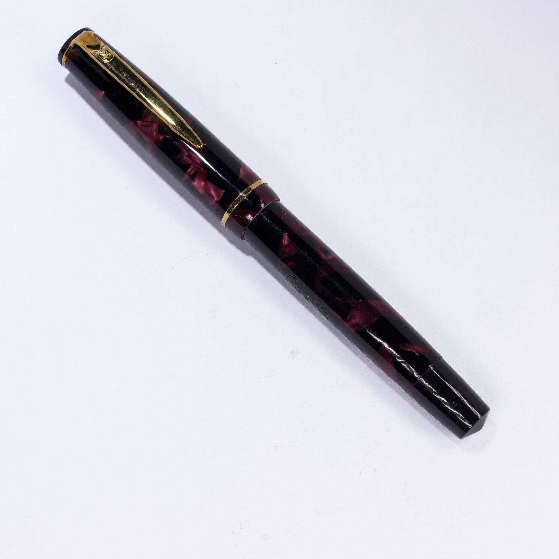 Merlin 33 Fountain Pen, Red Marble, Gold Trim 14K Merlin Nib, Flexible, Button Filler with New Sac Installed Type: Vintage Button Filler Fountain Pen Product Name: Merlin Manufacture Year: 1950s, made in Europe Length: 4 3/4 Filling System: Button Filler,