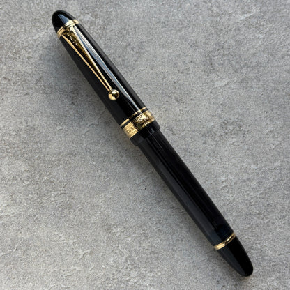 Pilot Custom 823, Translucent Smoke with Gold Trim