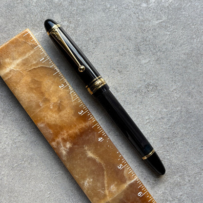 Pilot Custom 823, Translucent Smoke with Gold Trim