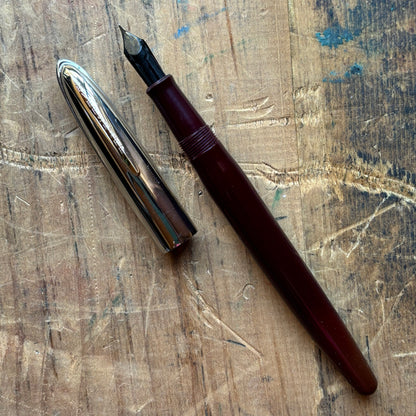 Eversharp Symphony Fountain Pen- Loewy Design "Slipper" Cap