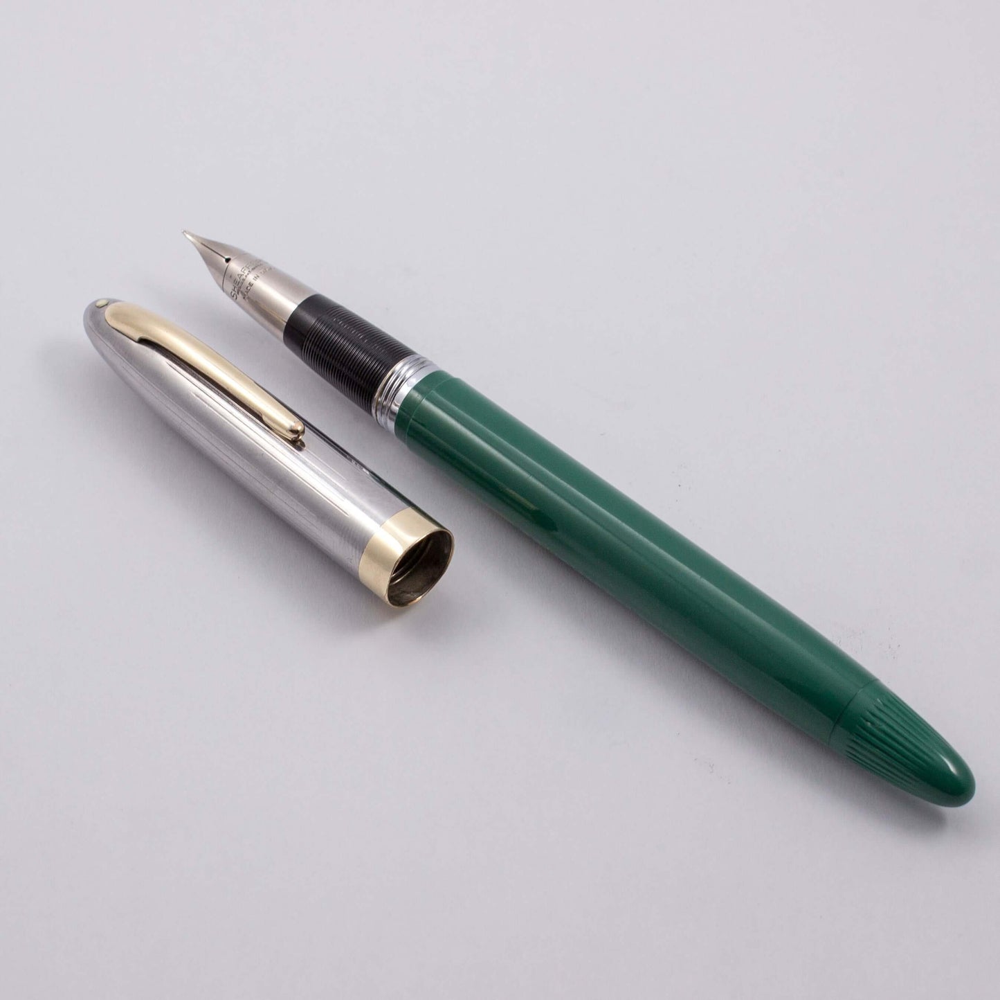 Sheaffer Snorkel Fountain Pen, Clipper, Fine PdAg Triumph Nib, White Dot Type: Restored Vintage Sheaffer Fountain Pen Product Name: Sheaffer Clipper Snorkel Manufacture Year: 1952-1959 Length: 5 9/16 Filling System: Snorkel Filler, Restored with new sac a
