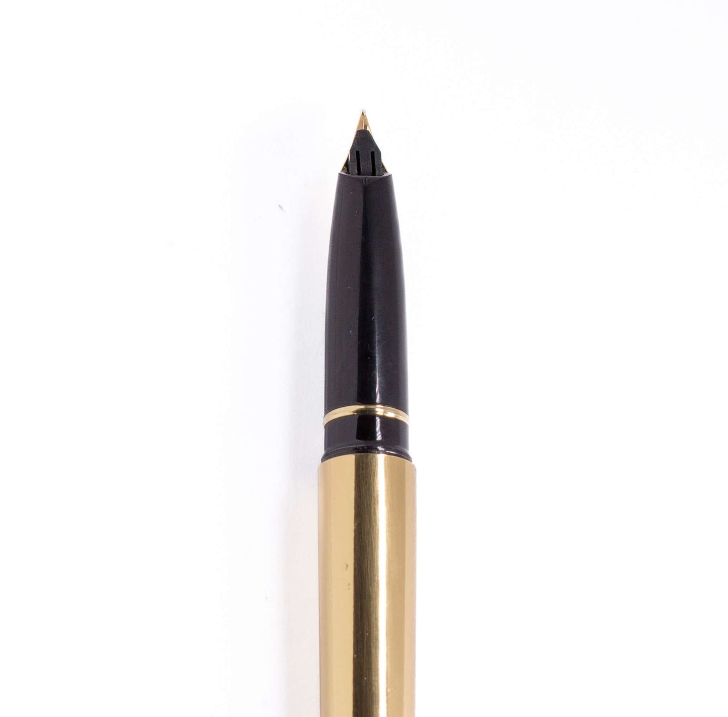 ${titleName/Type: Sheaffer Targa Manufacture Year: Circa 1986- 1996 Length: 5 3/8 Filling System: Cartridge Converter Color/Pattern: Brilliant Shined Brass with Lacquered Finish Nib Type/Condition and remarks: 14K Gold Inlaid Medium Nib Condition: This Sh