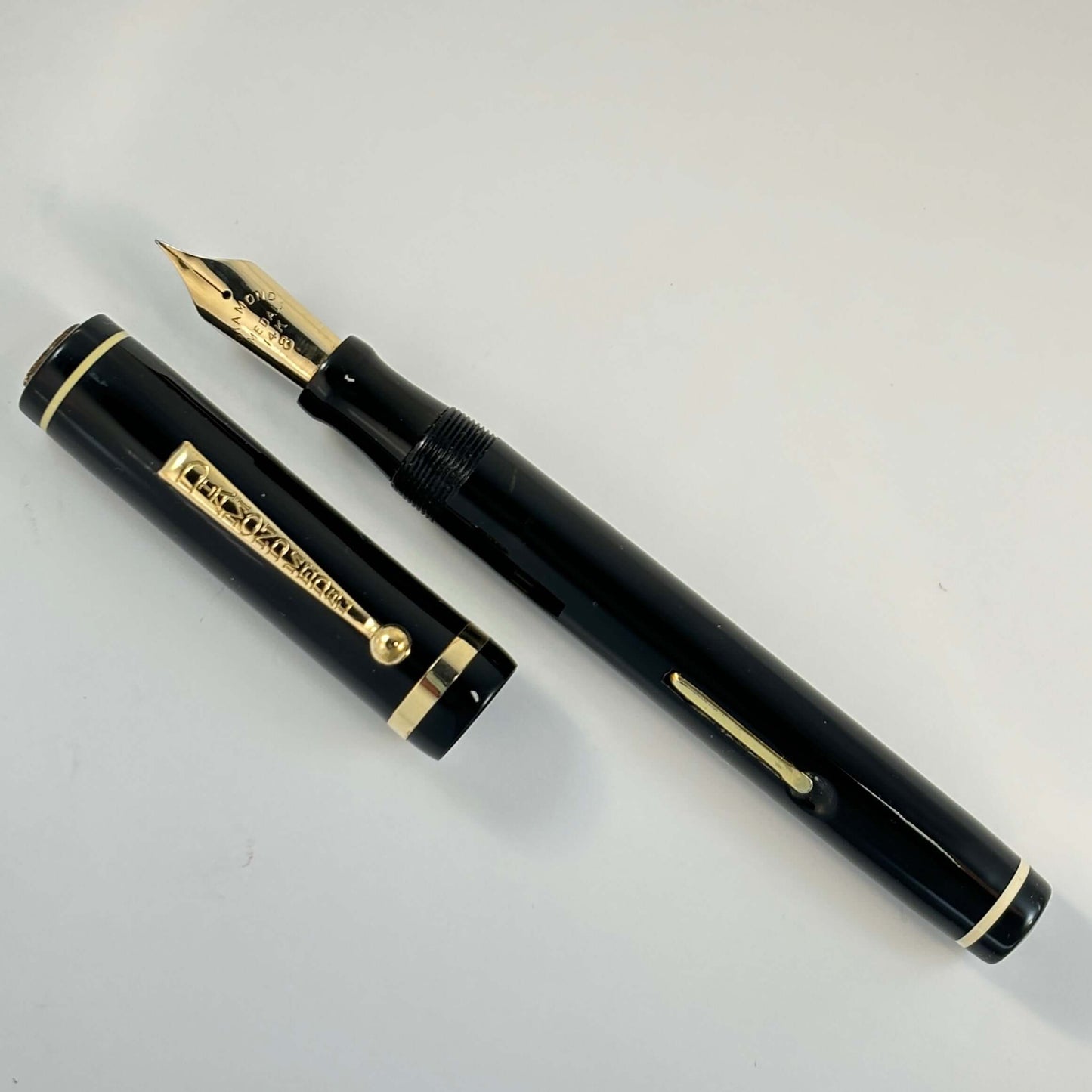 Diamond Medal Oversized Diplomat Fountain Pen, Black with 14K #8 medium Nib  Ozark Pen Shop   