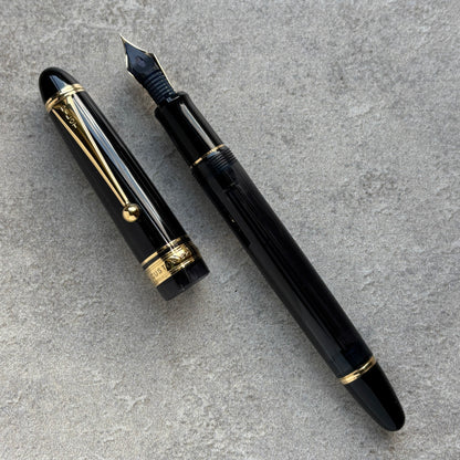Pilot Custom 823, Translucent Smoke with Gold Trim