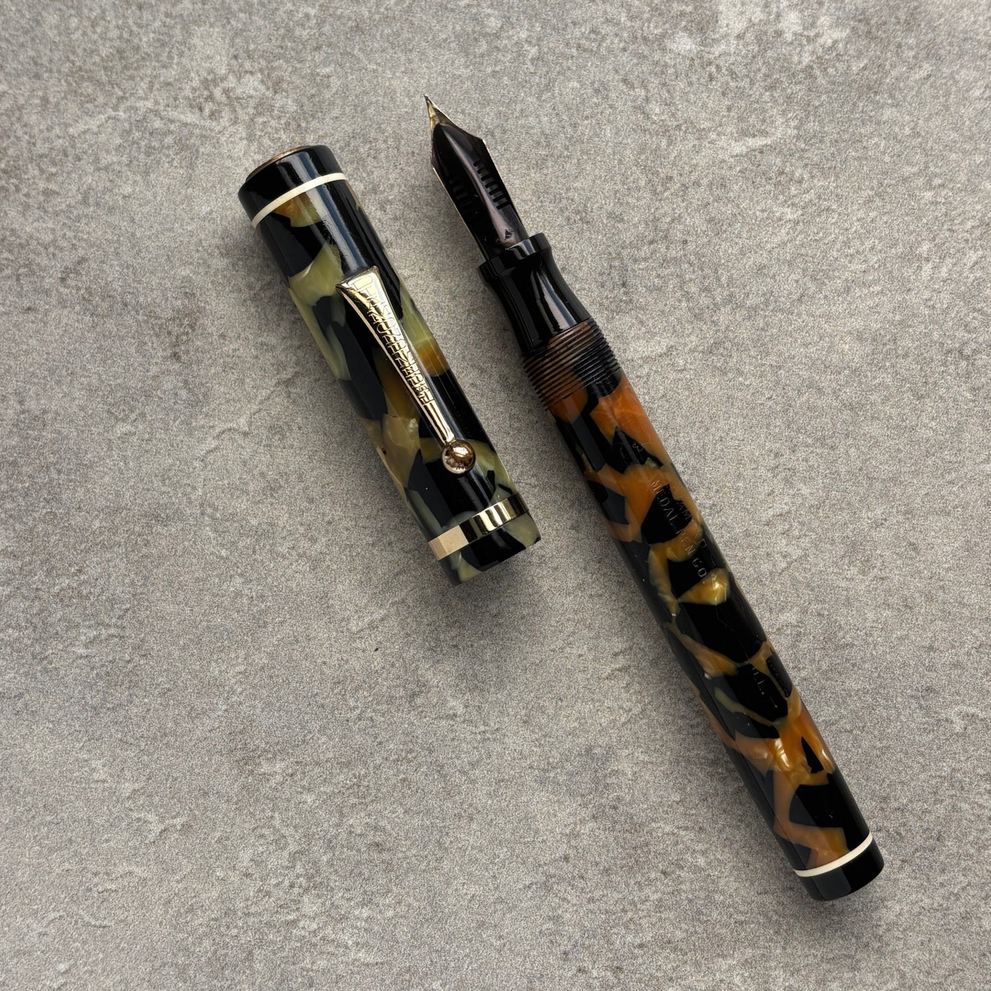 Diamond Medal Oversized Fountain Pen, Black and Pearl