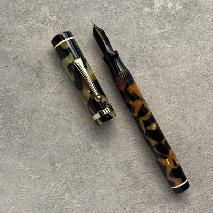 Diamond Medal Oversized Fountain Pen, Black and Pearl