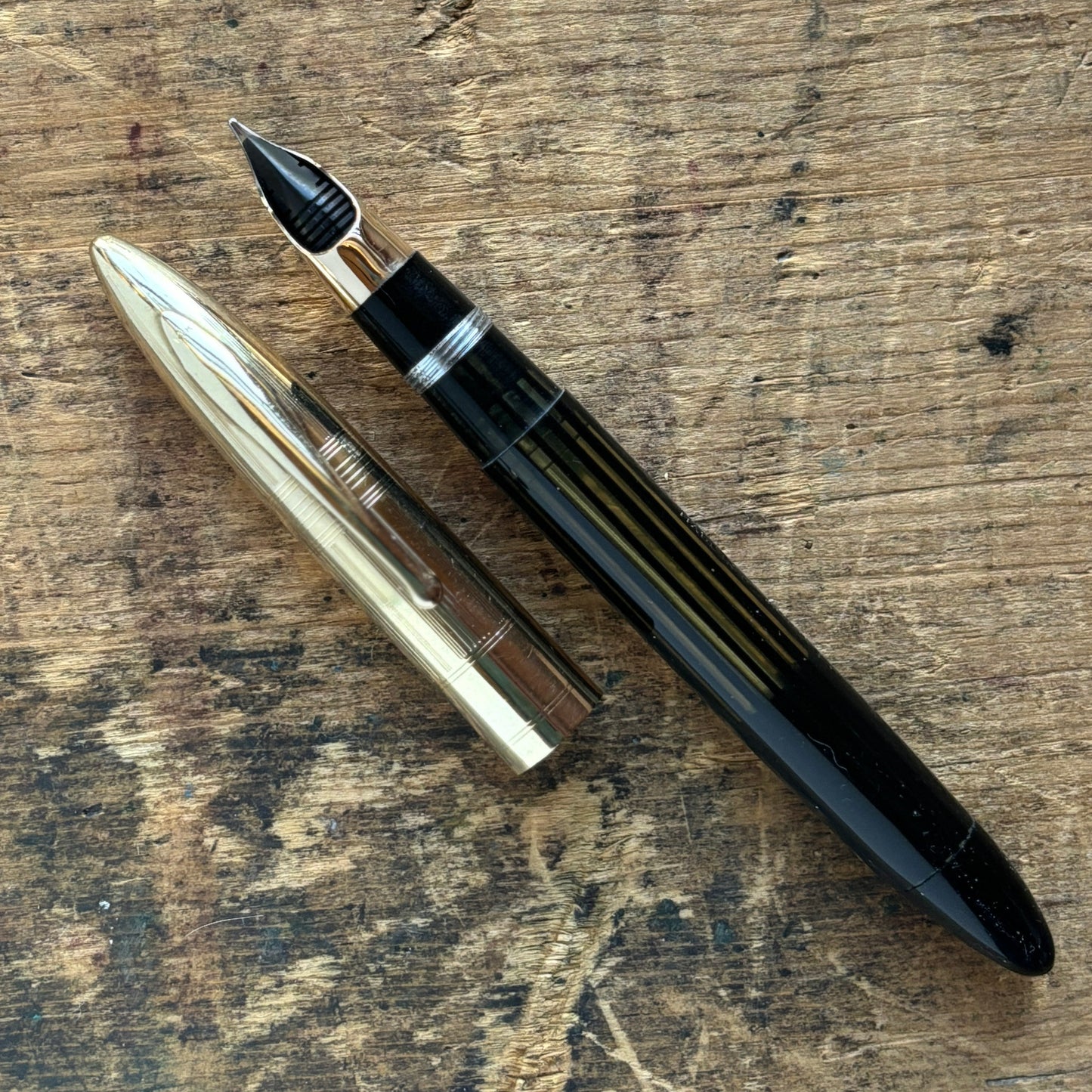 Sheaffer Triumph Vac-Fil Crest Masterpiece Solid 14K Gold Cap