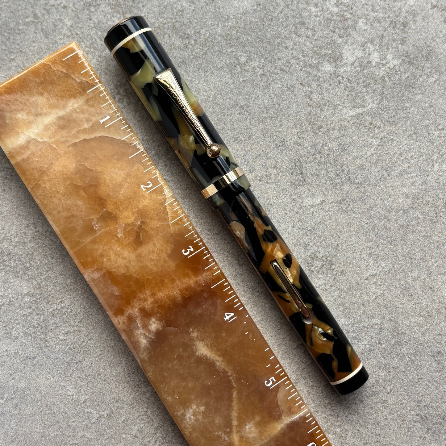 Diamond Medal Oversized Fountain Pen, Black and Pearl
