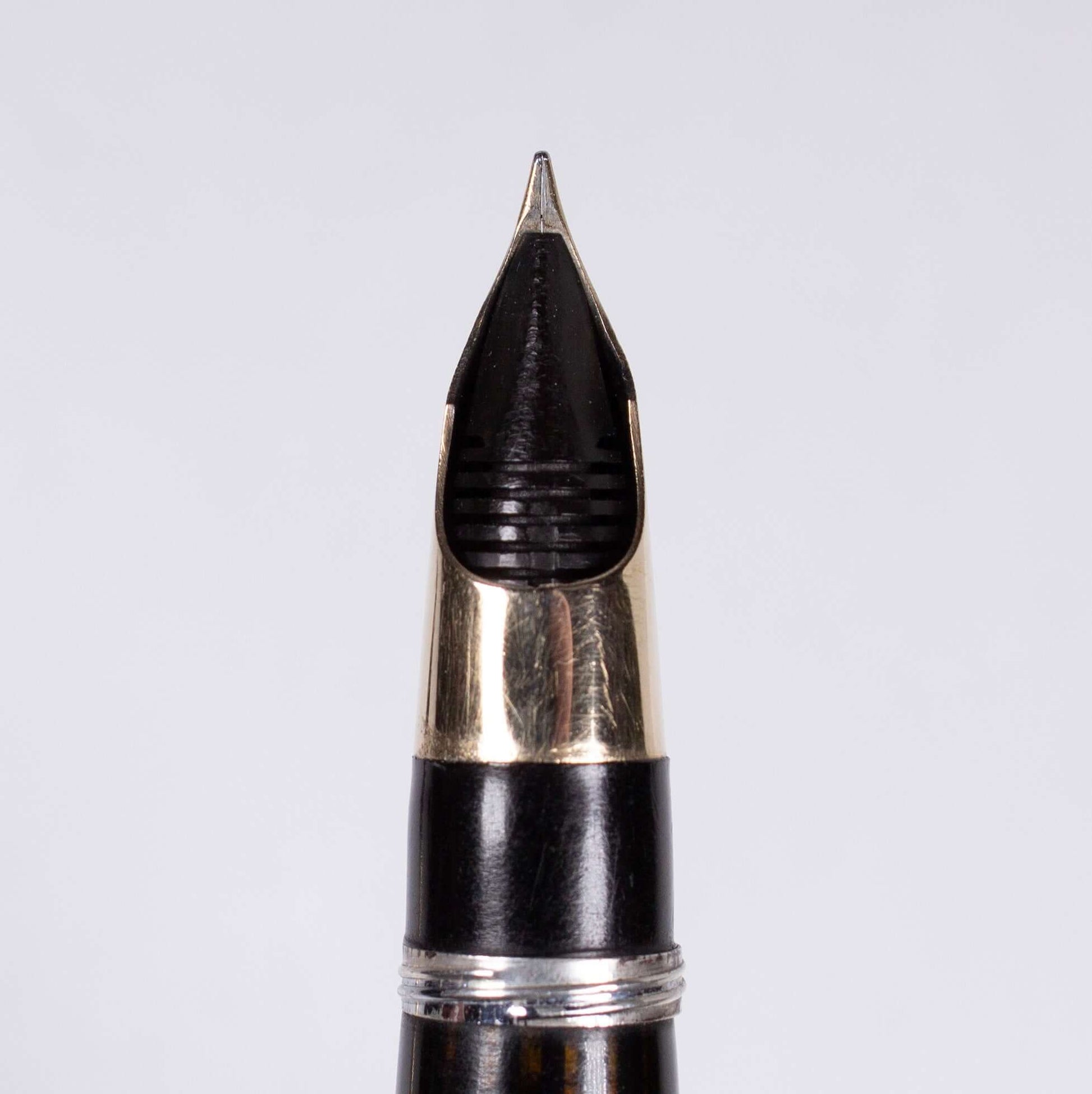 Sheaffer Triumph, Black, Vacuum-Fil Plunger Filler, Wide Cap Band. Medium 14K Two Tone Triumph Nib Vintage Vac-Fil Fountain Pen Ozark Pen Shop   