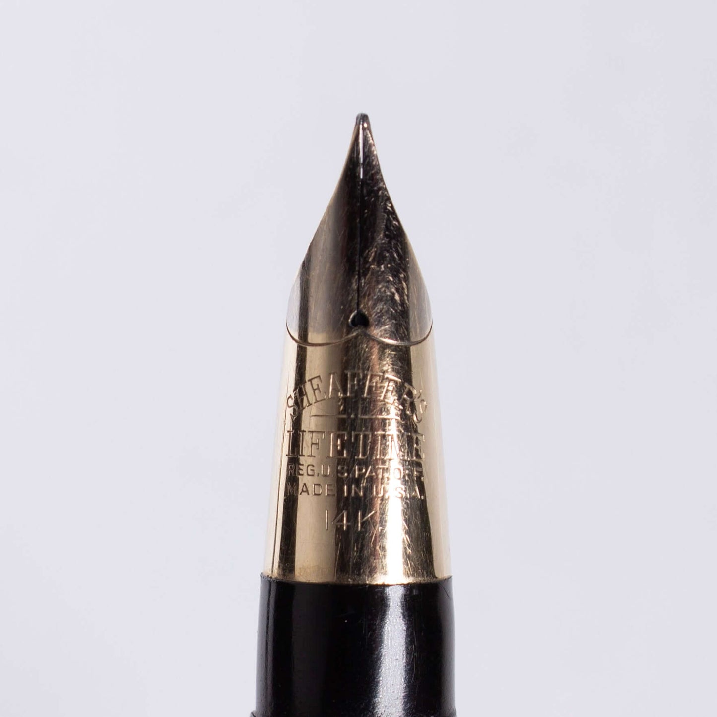 ${titleType: Vintage Vac-Fil Fountain Pen Product name: Sheaffer Vacuum-Fil Manufacturer and Year: 1940's Length: 5 inch Filling System: Vacuum-Fil, Plunger Filler Color/Pattern: Black Nib Type/Condition and remarks: Medium 14K two-tone Triumph Nib Condit