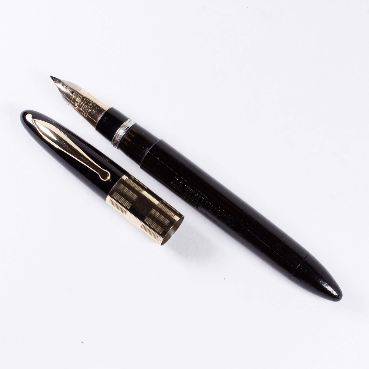 ${titleType: Vintage Vac-Fil Fountain Pen Product name: Sheaffer Vacuum-Fil Manufacturer and Year: 1940's Length: 5 inch Filling System: Vacuum-Fil, Plunger Filler Color/Pattern: Black Nib Type/Condition and remarks: Medium 14K two-tone Triumph Nib Condit