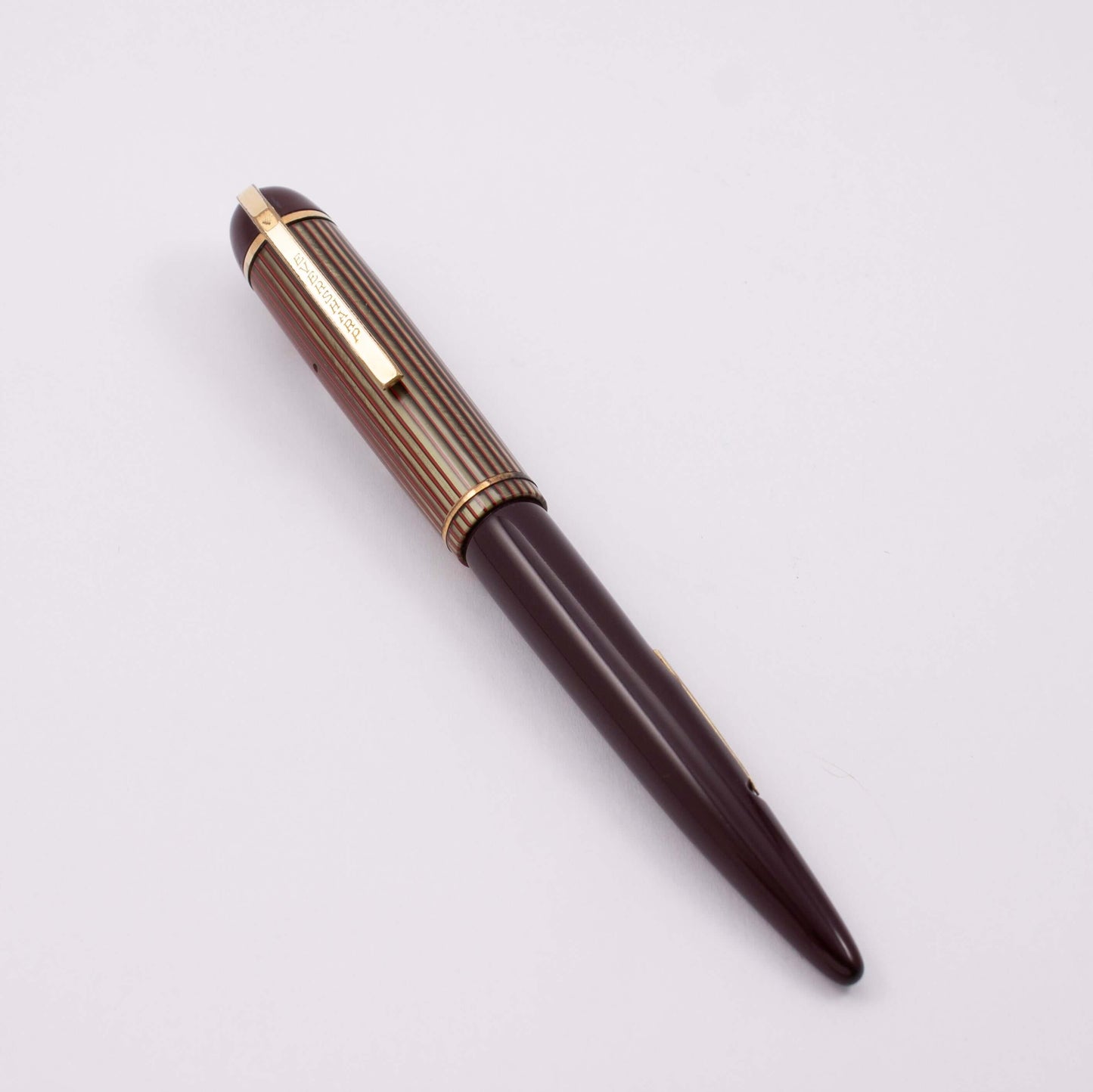 Eversharp Skyline Fountain Pen,Burgundy Barrel, Red-Green Striated Cap, Gold Filled Trim, Extra Fine 14k Nib Type: Restored Lever Filling Fountain Pen Product Name: Eversharp Skyline Manufacture Year: 1940's Length: ﻿5 1/4 Filling System: Lever Filler, re