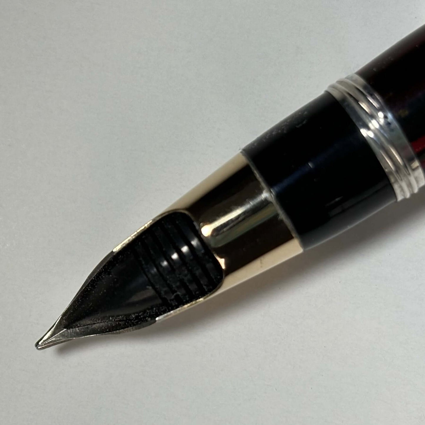 1940s Sheaffer Triumph Vacuum-fil, Extra-wide cap Band,Medium Two-tone Nib  Ozark Pen Shop   